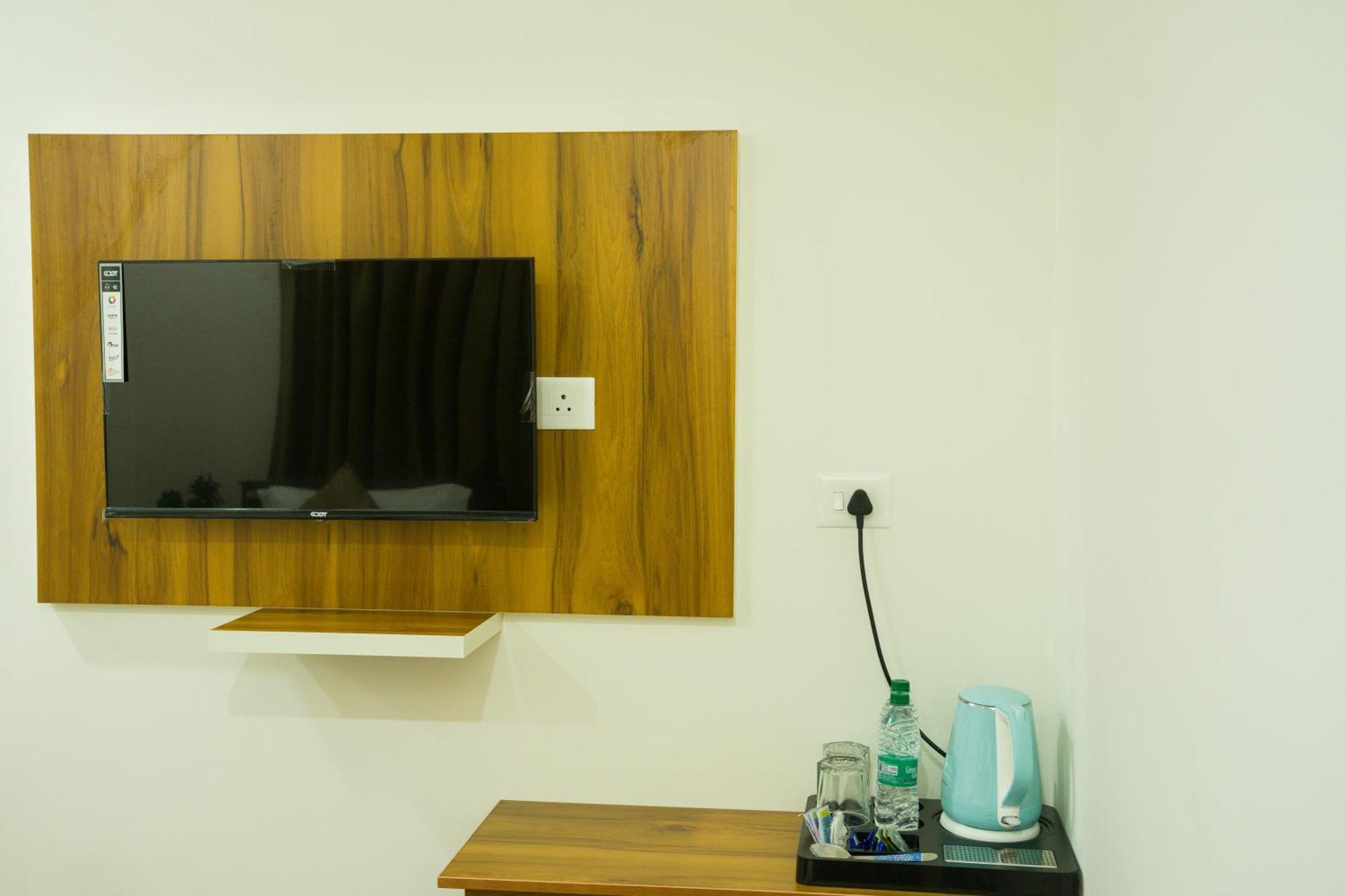 Fly View Airport Residency Hotel Nedumbassery Exterior photo