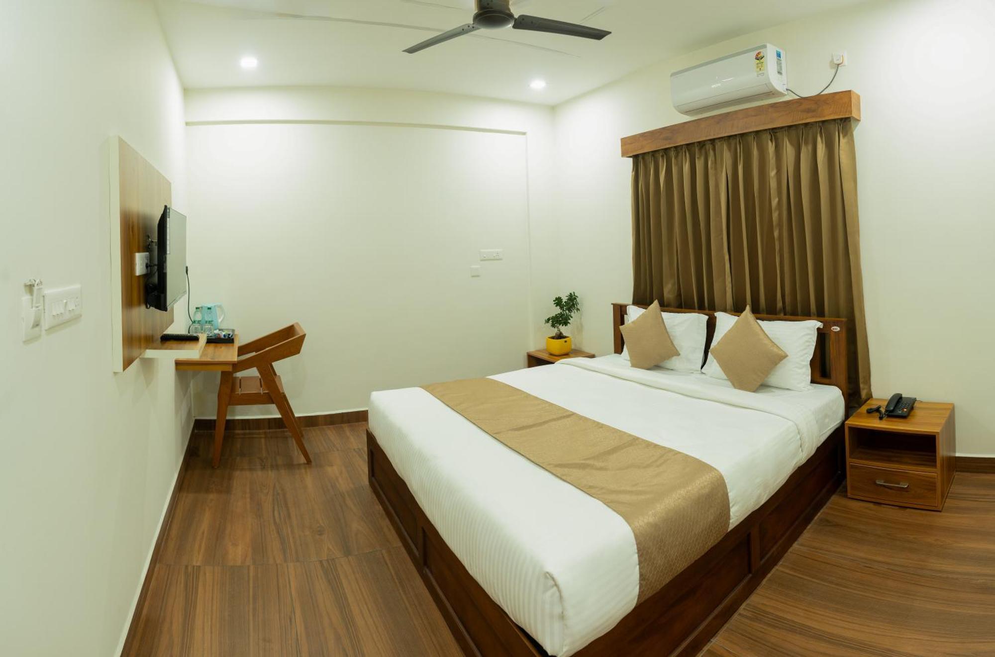 Fly View Airport Residency Hotel Nedumbassery Exterior photo