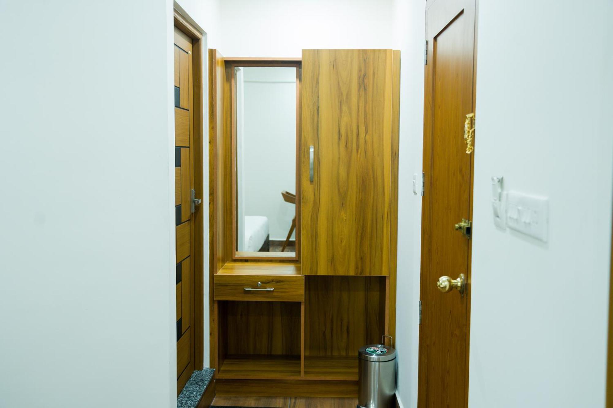 Fly View Airport Residency Hotel Nedumbassery Exterior photo