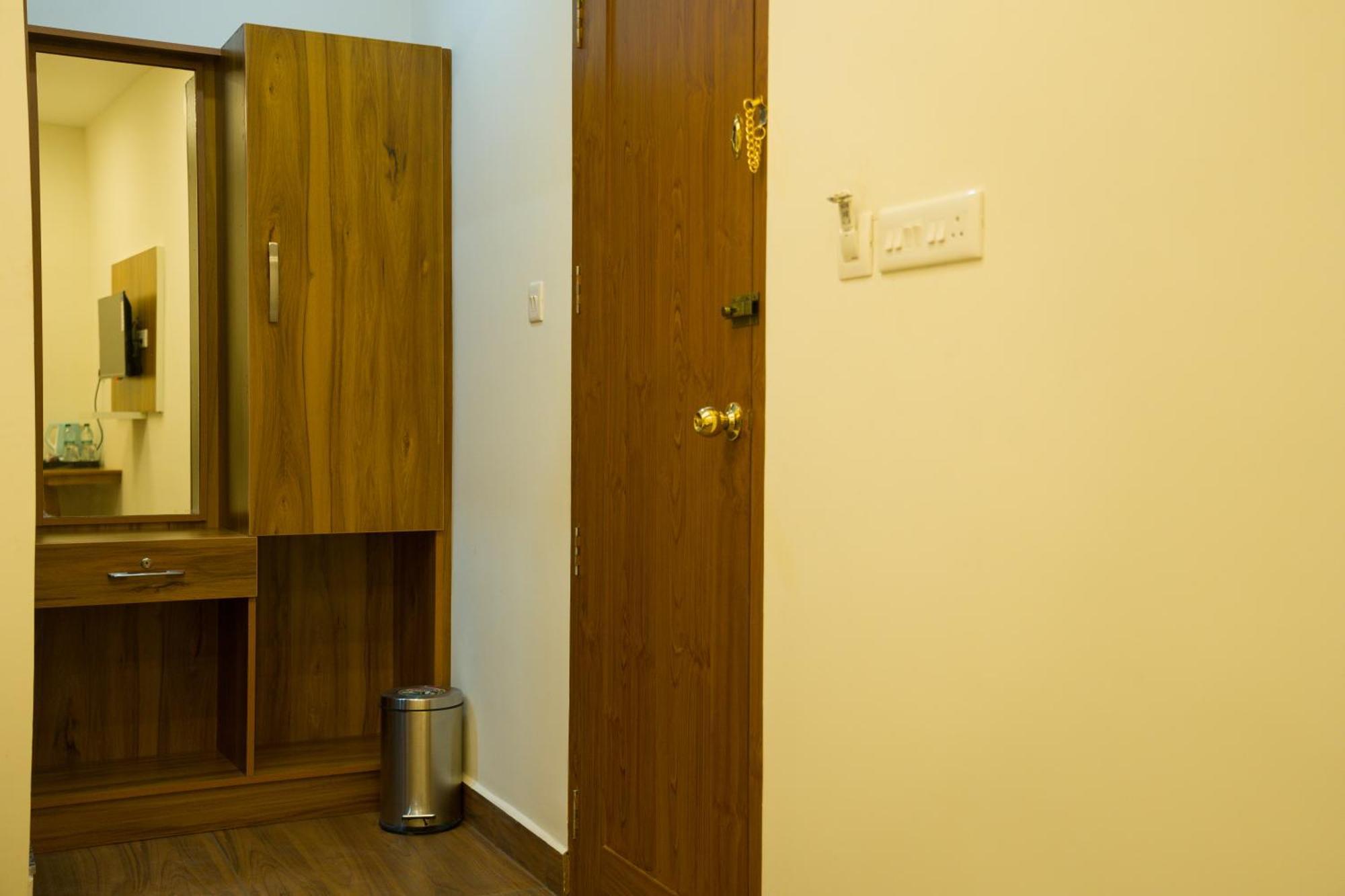 Fly View Airport Residency Hotel Nedumbassery Exterior photo