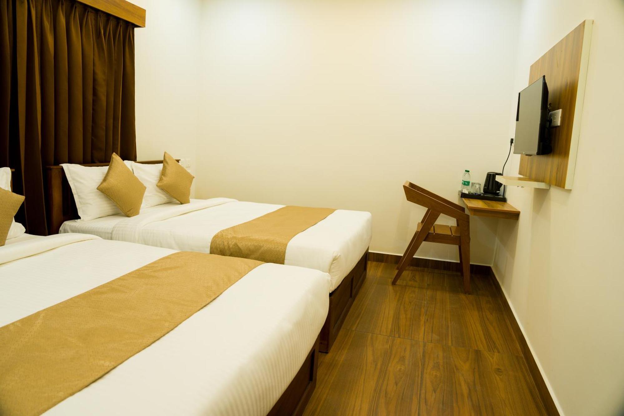 Fly View Airport Residency Hotel Nedumbassery Exterior photo