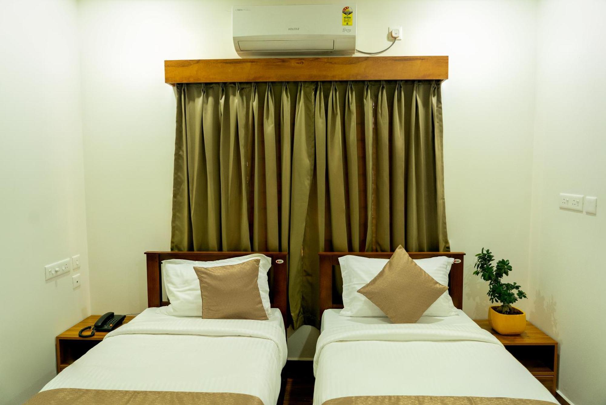 Fly View Airport Residency Hotel Nedumbassery Exterior photo